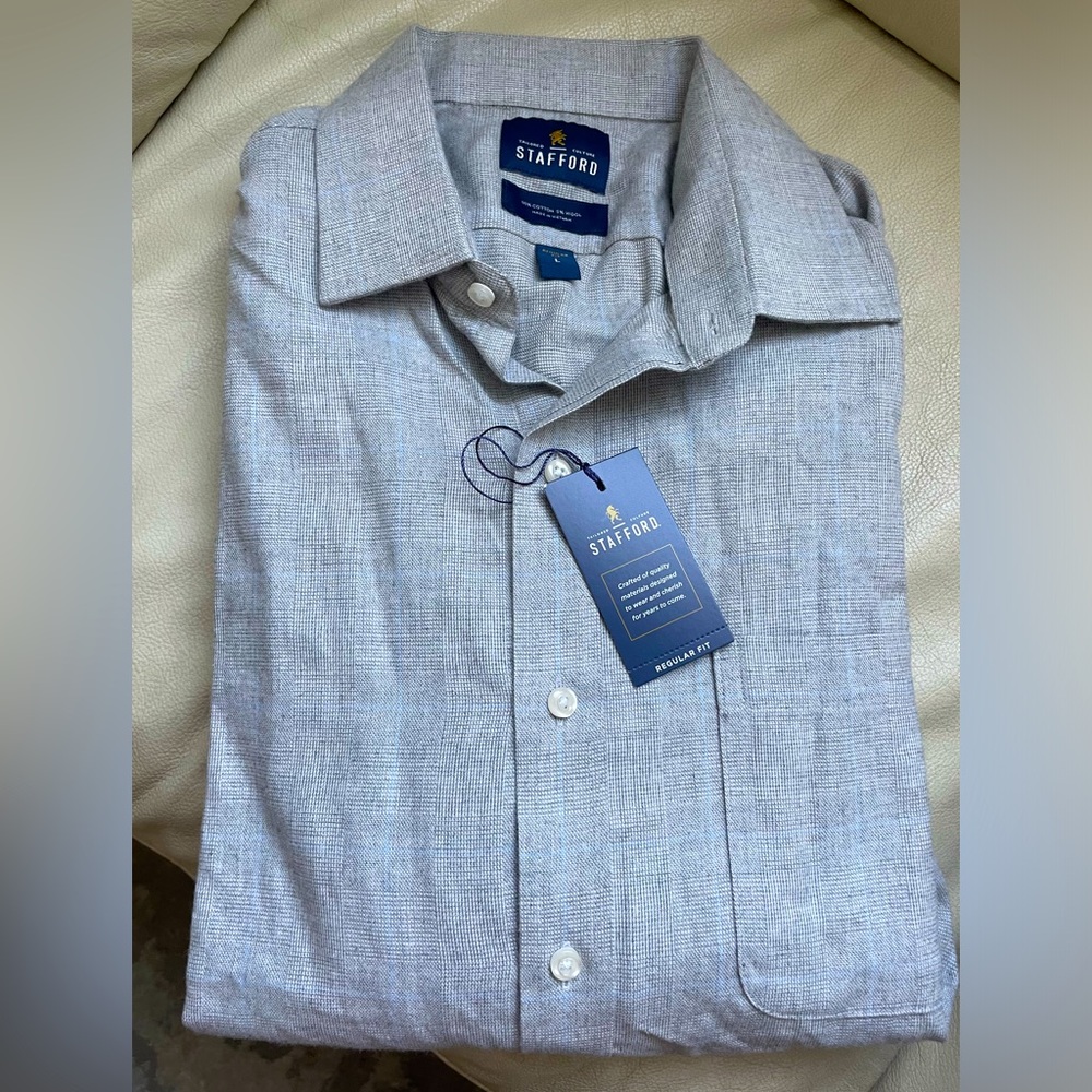 New with tags Stafford men’s dress shirt 95%cotton 5%wool. Large